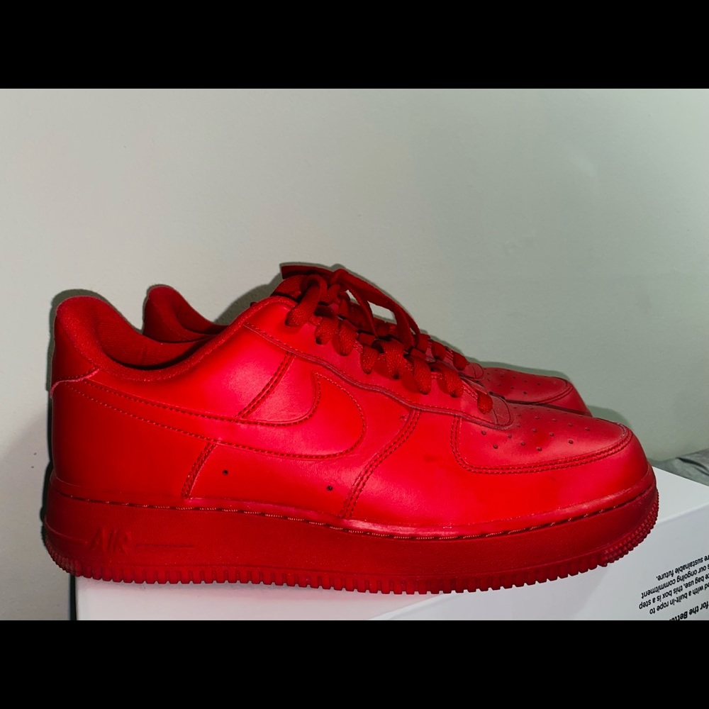 Men’s Red Lowtop Nike’s Triple Red AirForces - Picture 4 of 9